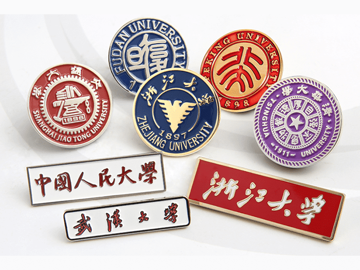 ?；胀瑢W會徽章